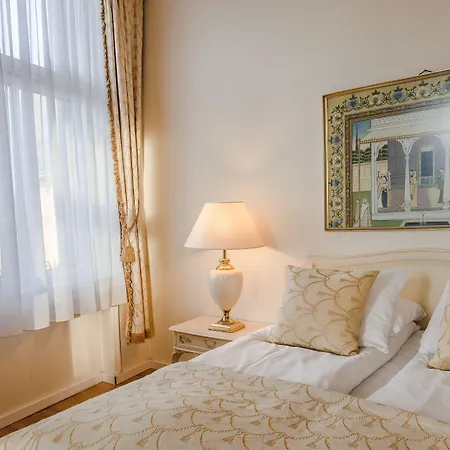 Victoria Hotel 4*