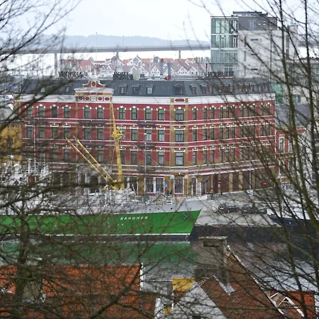 Victoria Hotel 4*
