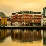 Victoria Hotel 4*