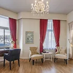 Victoria Hotel 4*